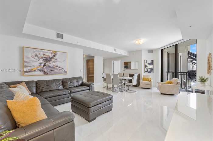 photo 2: 301 Altara Ave Unit 816, Coral Gables FL 33146