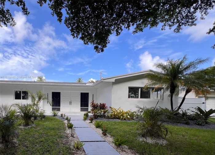 photo 1: 18891 NE 20th Ave, North Miami Beach FL 33179