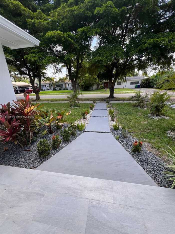 photo 2: 18891 NE 20th Ave, North Miami Beach FL 33179