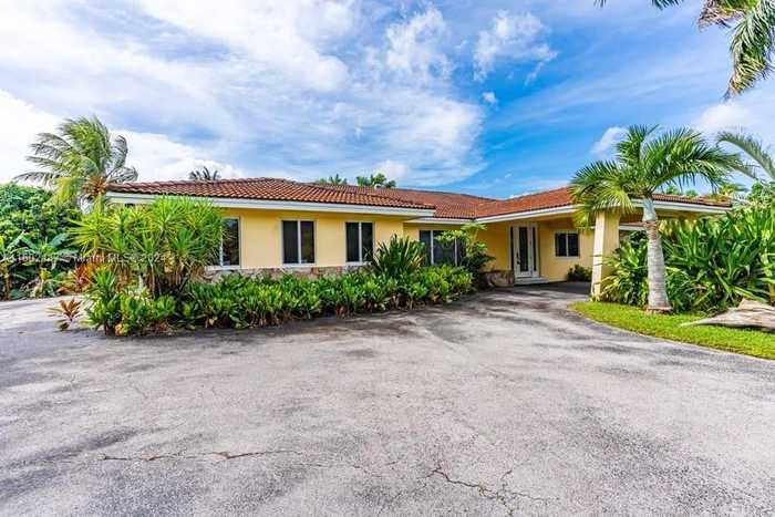 photo 2: 17750 SW 184th St, Miami FL 33187