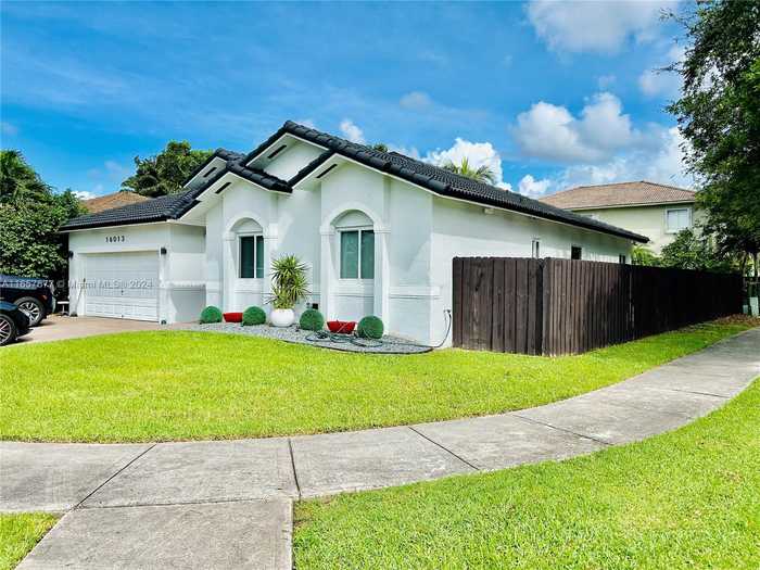 photo 2: 16013 SW 148th Ter, Miami FL 33196