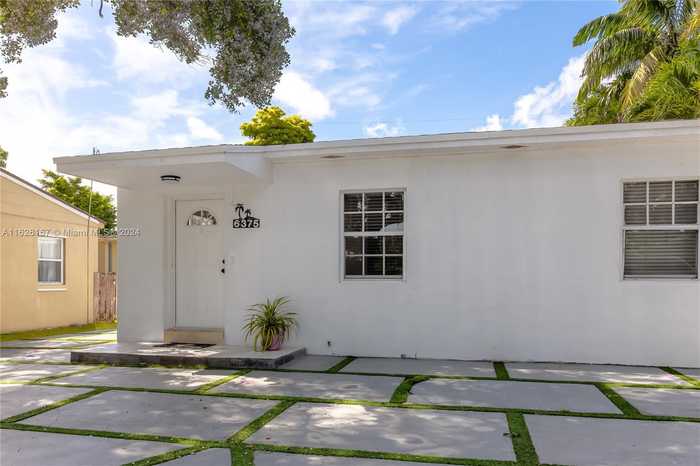 photo 1: 6375 SW 41st St, South Miami FL 33155