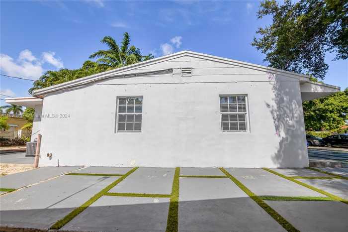 photo 30: 6375 SW 41st St, South Miami FL 33155