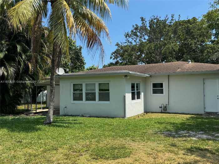 photo 10: 2125 Alamanda Dr, North Miami FL 33181