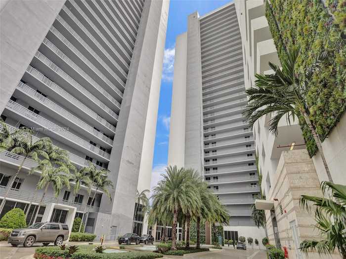 photo 1: 16385 Biscayne Blvd Unit 403, North Miami Beach FL 33160