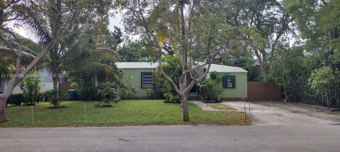 photo 2: undefined, Miami FL 33137