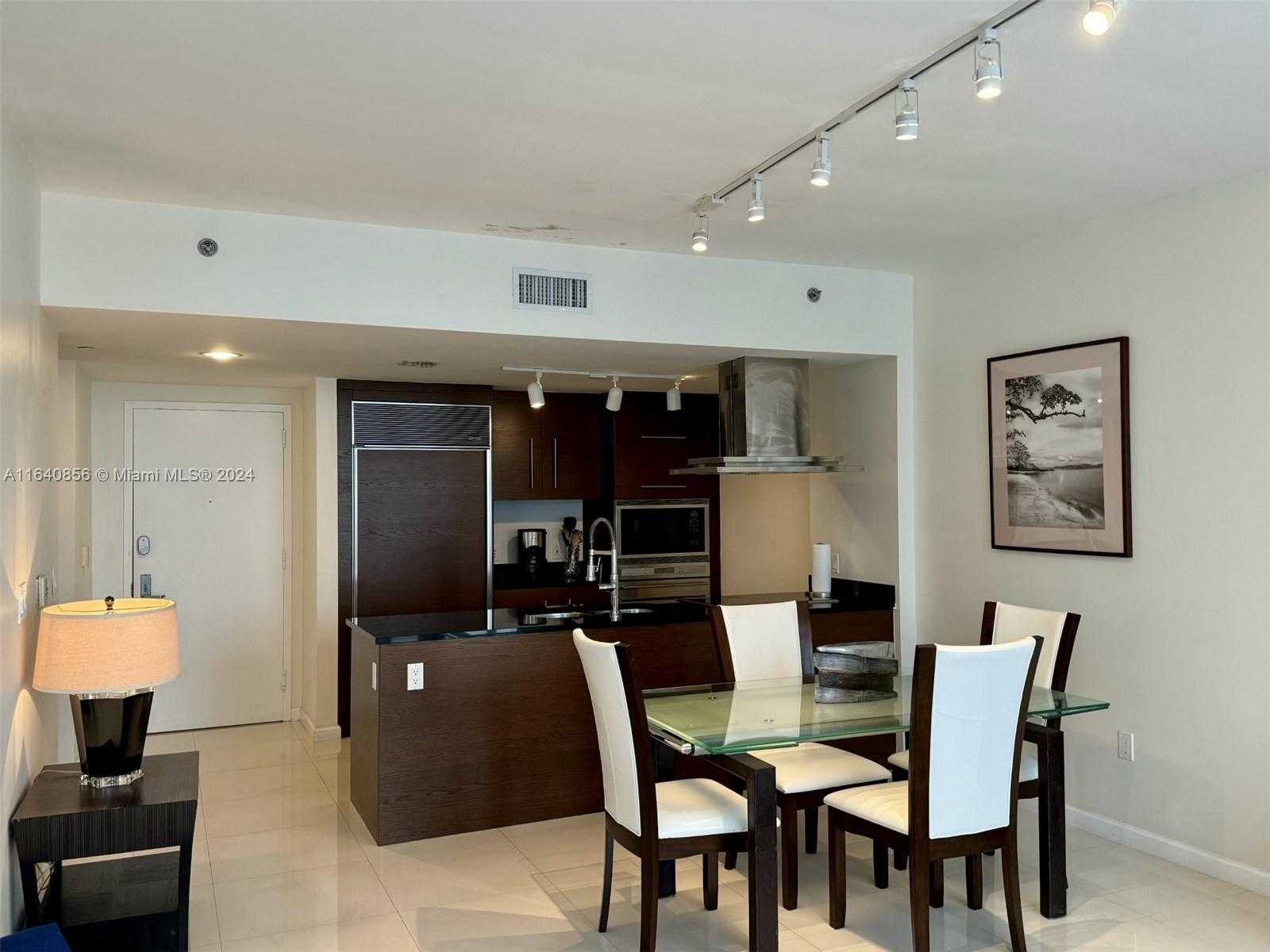 photo 3: 485 Brickell Ave Unit 3803, Miami FL 33131