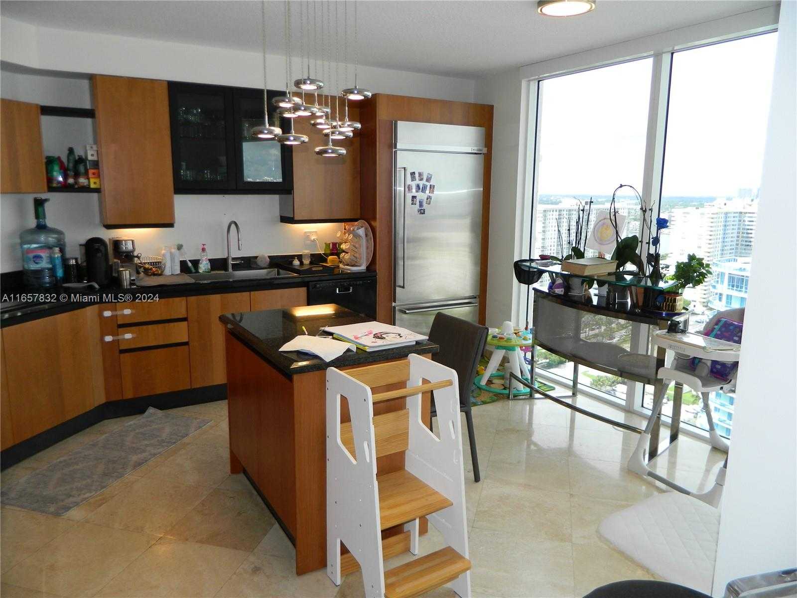 photo 2: 17555 Collins Ave Unit 2604, Sunny Isles Beach FL 33160