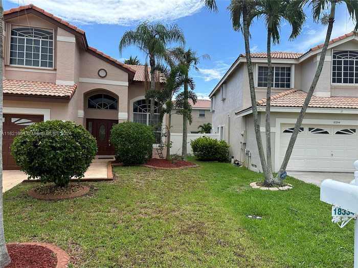 photo 2: 18334 SW 4th Ct, Pembroke Pines FL 33029