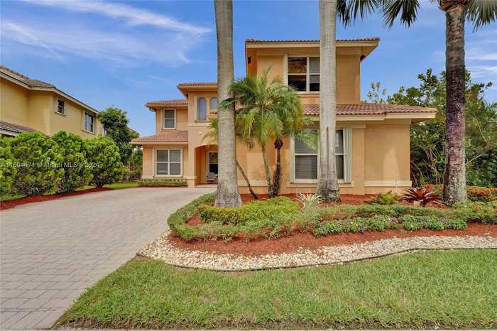 photo 1: 1815 Harbor View Cir, Weston FL 33327