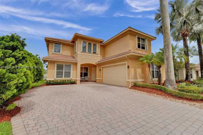 photo 2: 1815 Harbor View Cir, Weston FL 33327