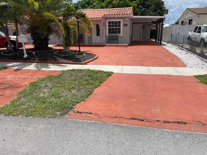 photo 2: 3760 E 8th Ct, Hialeah FL 33013