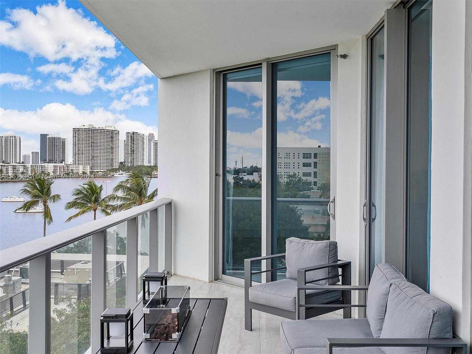 photo 1: 17301 Biscayne Blvd Unit 506, North Miami Beach FL 33160