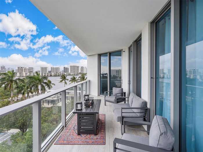 photo 2: 17301 Biscayne Blvd Unit 506, North Miami Beach FL 33160