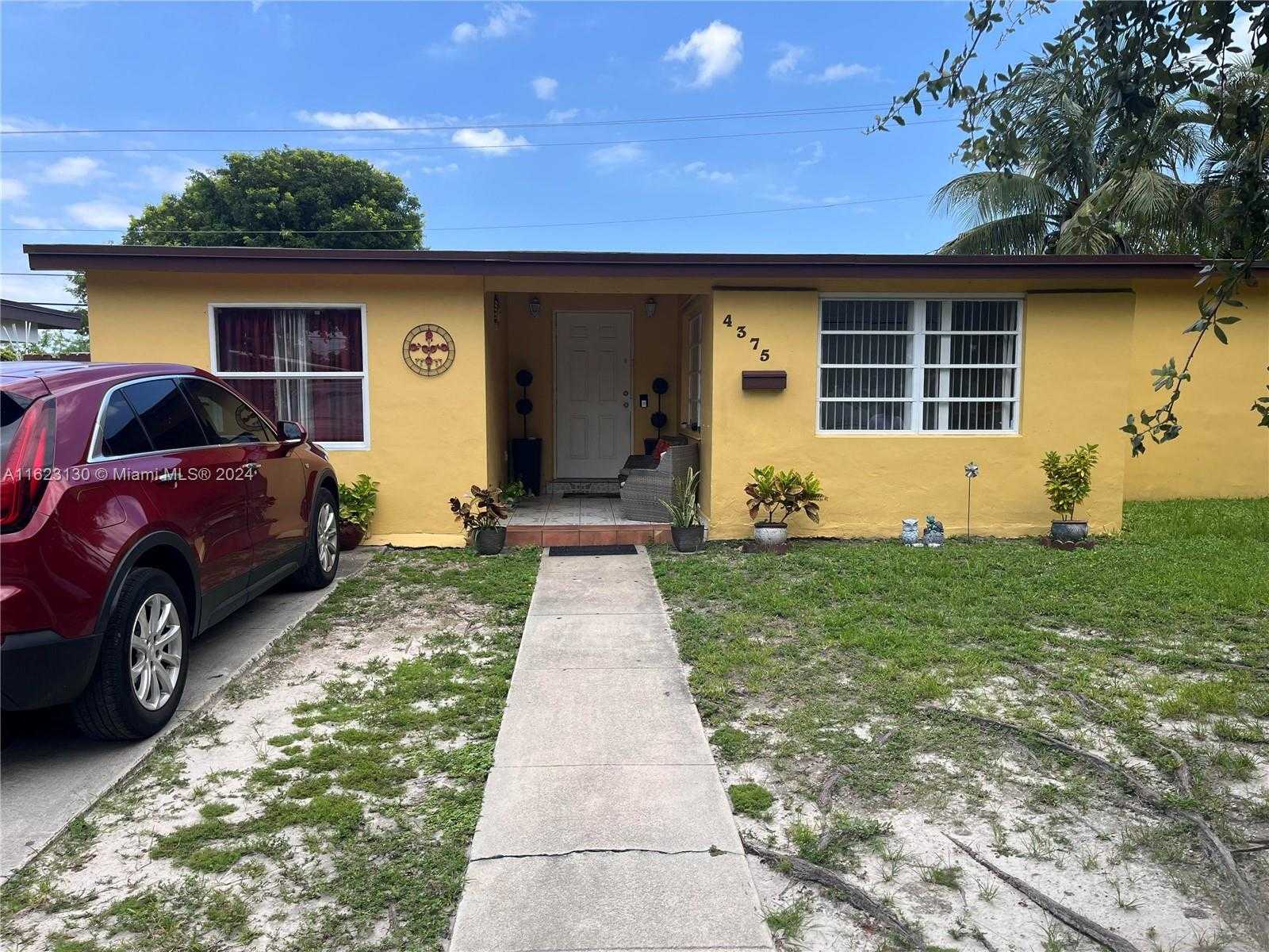 photo 1: 4375 SW 112th Ave, Miami FL 33165