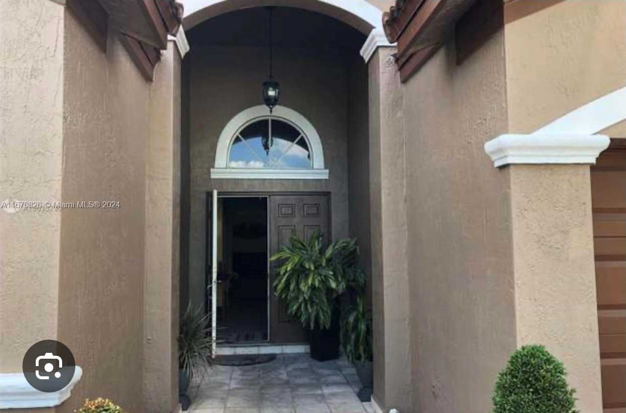 photo 3: 1142 NW 135th Ct, Miami FL 33182