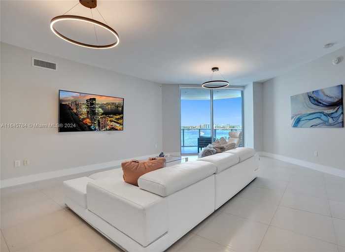 photo 2: 17301 Biscayne Blvd Unit 603, North Miami Beach FL 33160