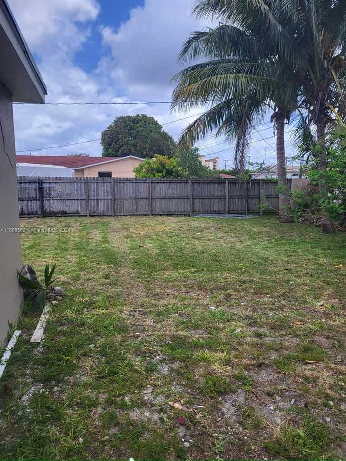 photo 2: 481 E 31st St, Hialeah FL 33013