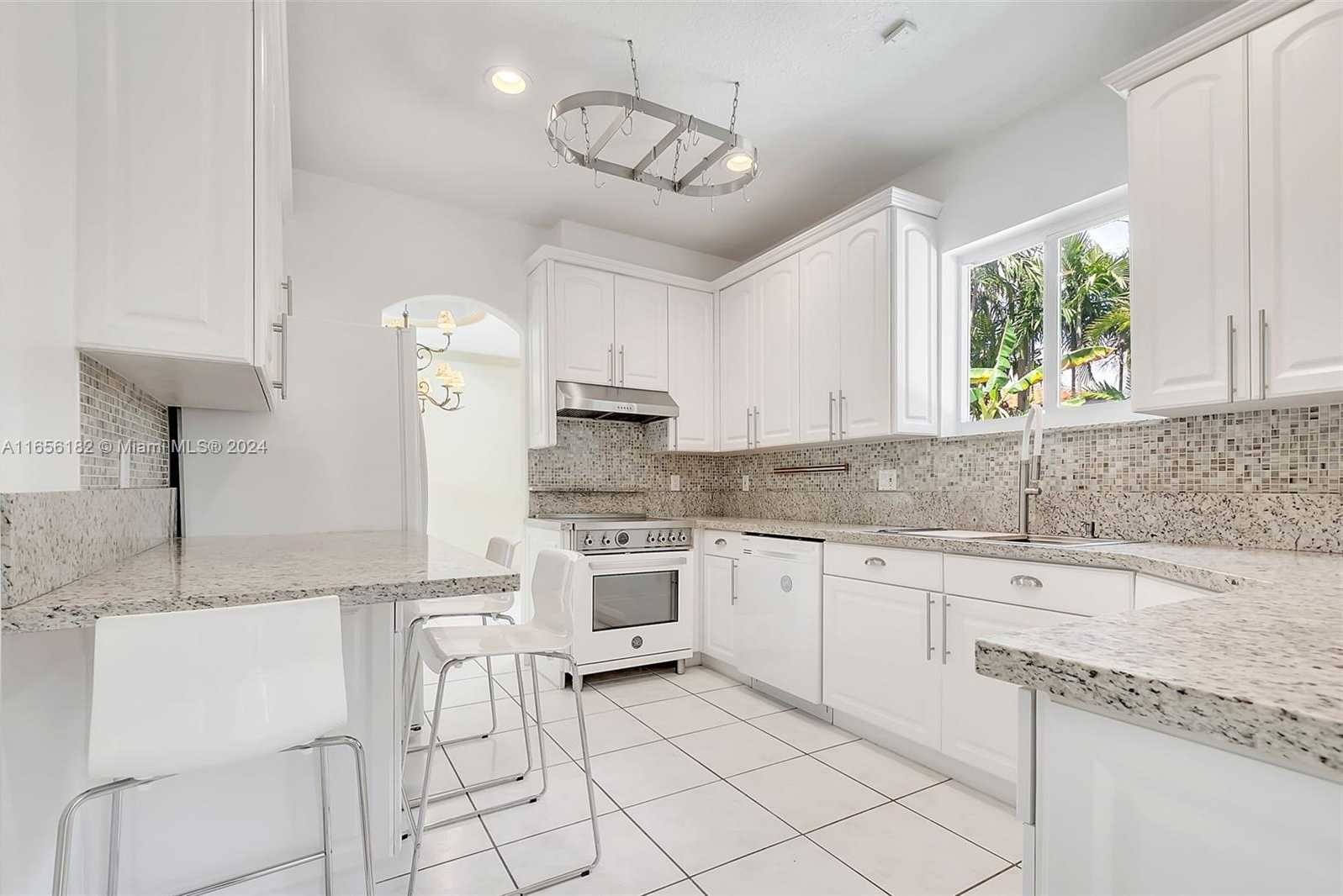 photo 3: 507 BIRD RD, Coral Gables FL 33134