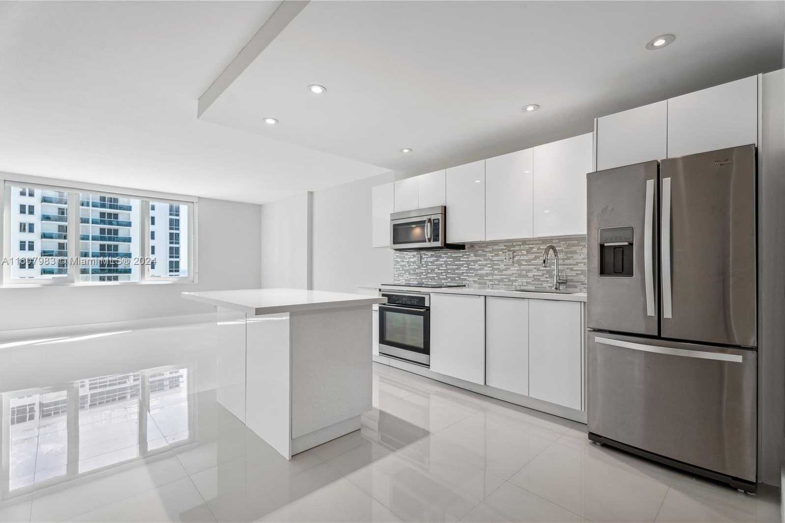 photo 1: 2301 Collins Ave Unit 912, Miami Beach FL 33139