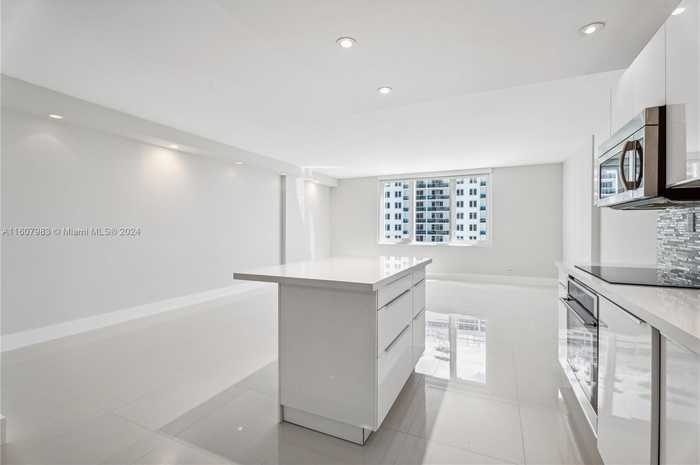 photo 2: 2301 Collins Ave Unit 912, Miami Beach FL 33139