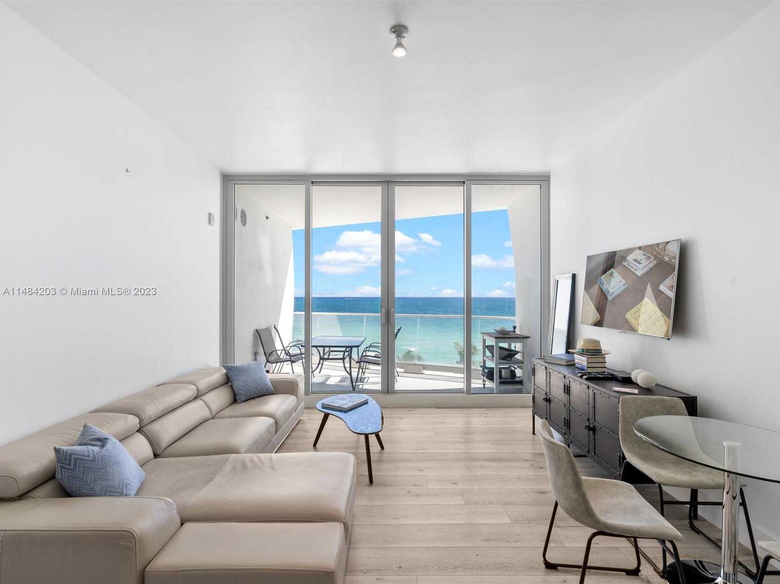 photo 3: 16901 Collins Ave Unit 604, Sunny Isles Beach FL 33160