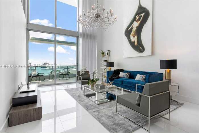 photo 1: 900 E Biscayne Blvd Unit 1407, Miami FL 33132