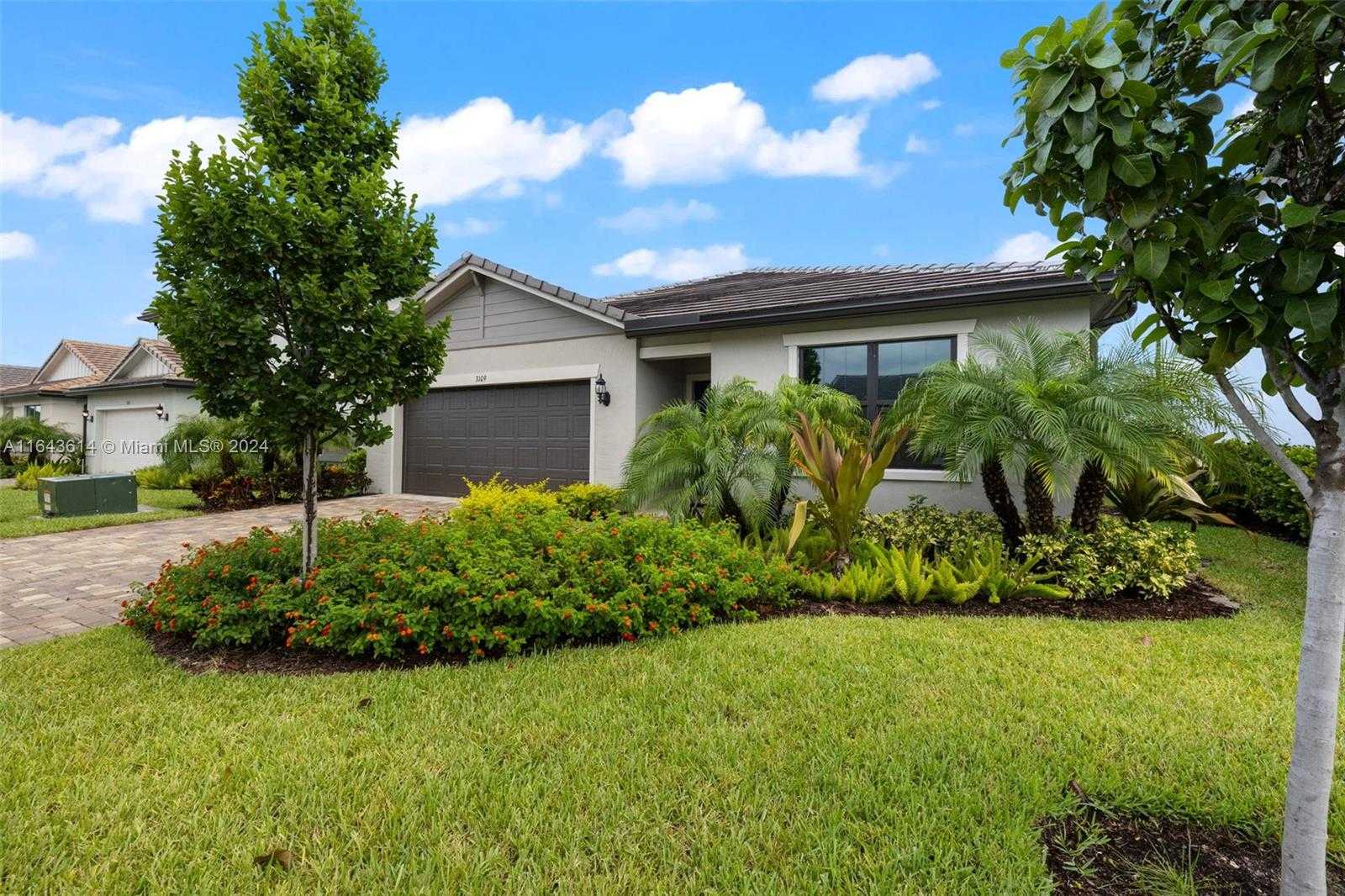 photo 3: 3109 Buttonwood Ct, Lauderdale Lakes FL 33311