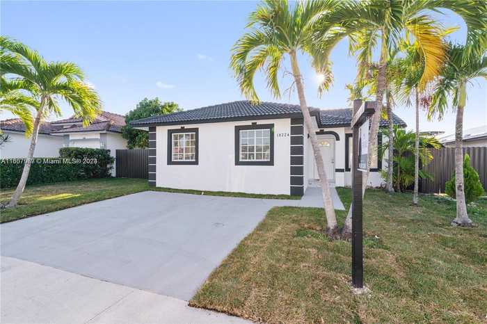 photo 2: 18224 SW 143rd Pl, Miami FL 33177