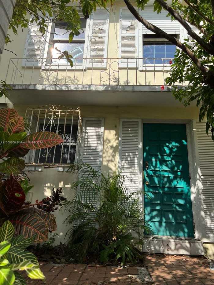 photo 1: 2221 NE 123rd St, North Miami FL 33181