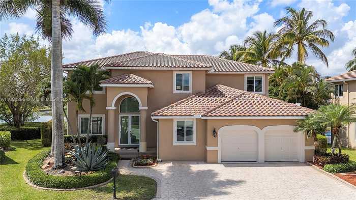 photo 2: 2569 Jardin Way, Weston FL 33327