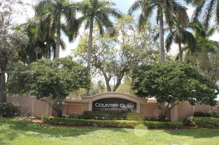 photo 1: 5166 Waters Edge Way, Cooper City FL 33330