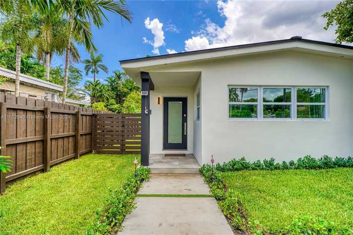 photo 1: 300 NE 116th St, Miami FL 33161