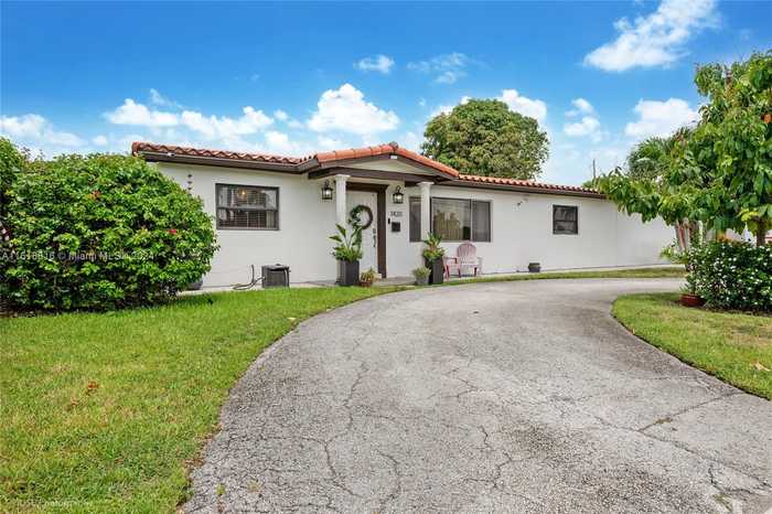 photo 1: 1420 SW 91st Ave, Miami FL 33174