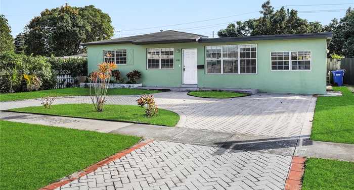 photo 1: 1290 NE 162nd St, North Miami Beach FL 33162