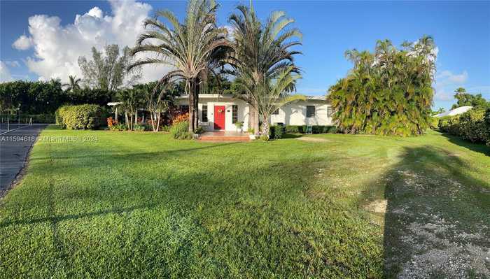 photo 1: 18245 SW 256 St, Homestead FL 33031