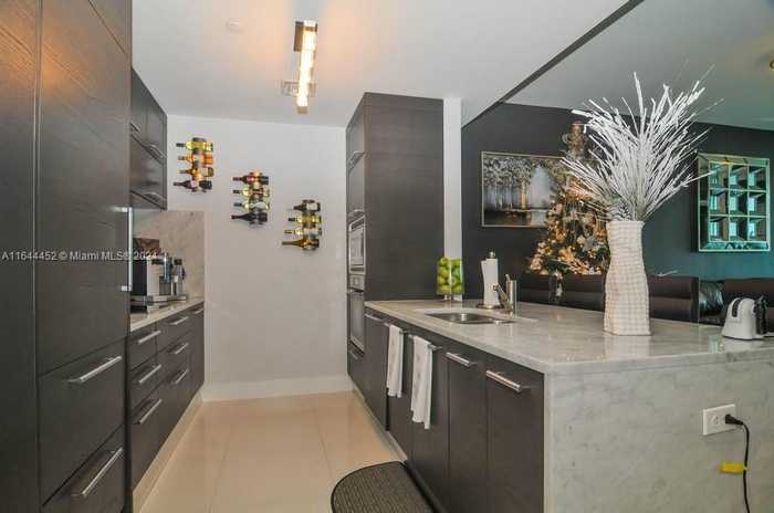 photo 2: 900 Biscayne Blvd Unit 3810, Miami FL 33132