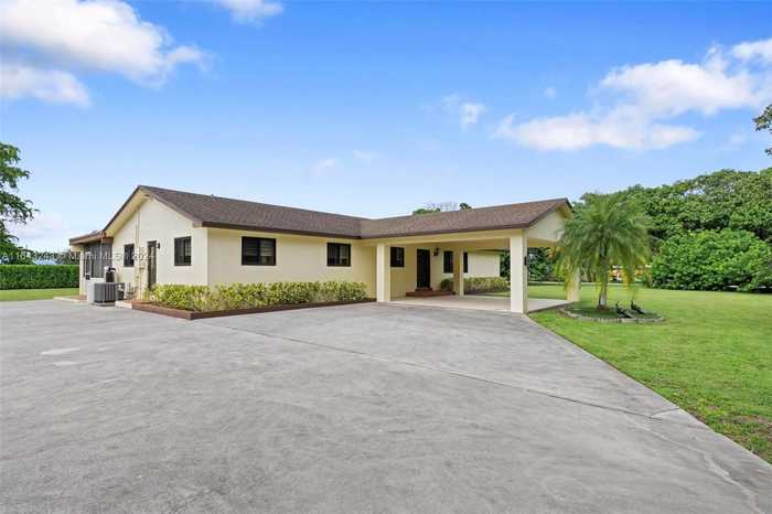 photo 1: 18250 SW 202nd St, Miami FL 33187