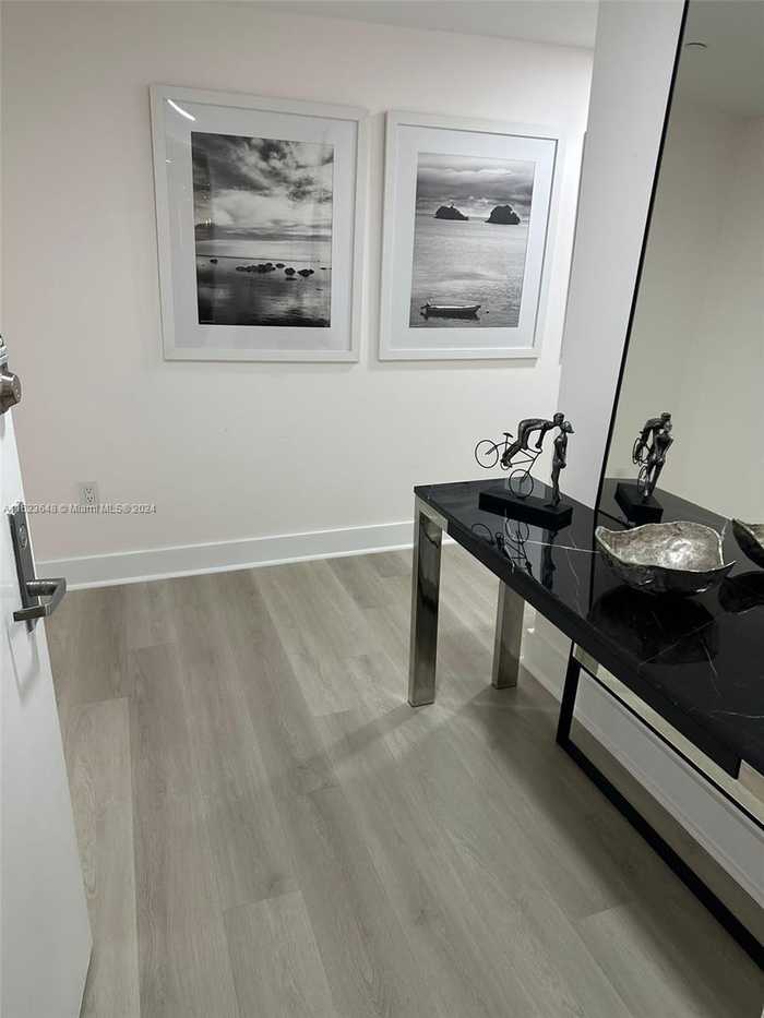 photo 2: 485 Brickell Ave Unit 1908, Miami FL 33131