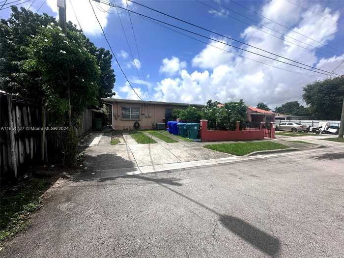 photo 2: 2380 NW 5th St, Miami FL 33125