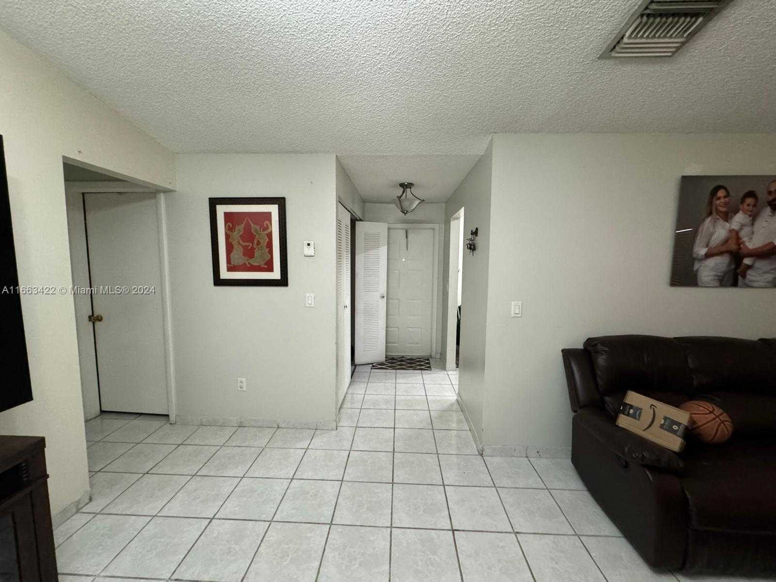 photo 3: 15235 SW 64th Ter Unit 9-35, Miami FL 33193