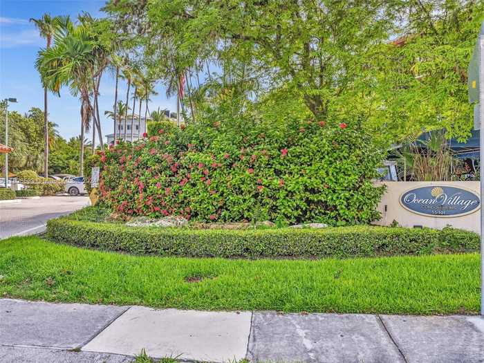 photo 2: 101 Ocean Lane Dr Unit 209, Key Biscayne FL 33149