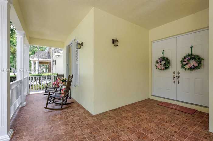 photo 2: 6932 S Lakeside Cir S, Davie FL 33314