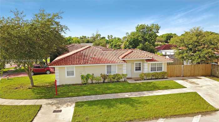 photo 2: 20004 SW 122nd Ct, Miami FL 33177