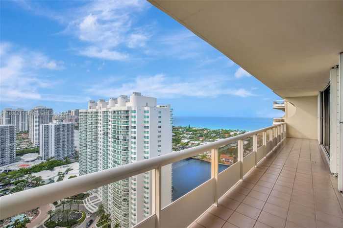 photo 1: 20191 E Country Club Dr Unit PH2-PH1, Aventura FL 33180