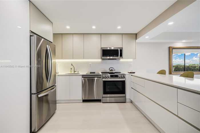 photo 2: 1865 Brickell Ave Unit A606, Miami FL 33129