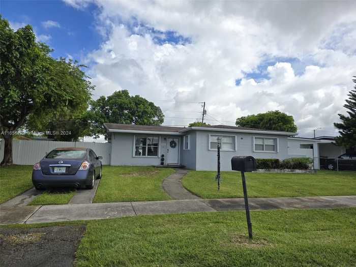 photo 2: 12221 SW 188th St, Miami FL 33177