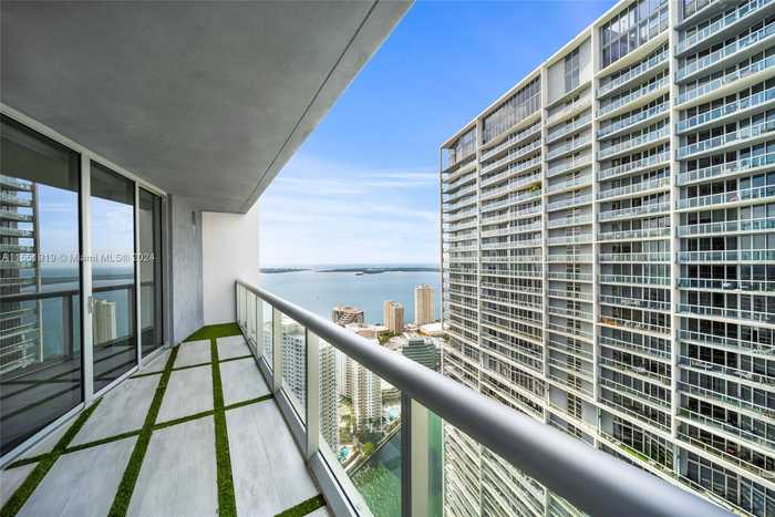 photo 1: 475 Brickell Ave Unit 4811, Miami FL 33131