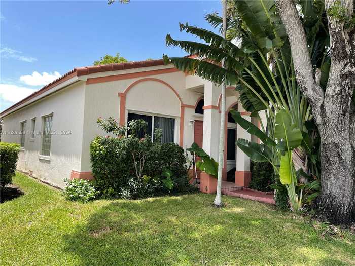 photo 2: 1601 SW 106th Ter, Davie FL 33324