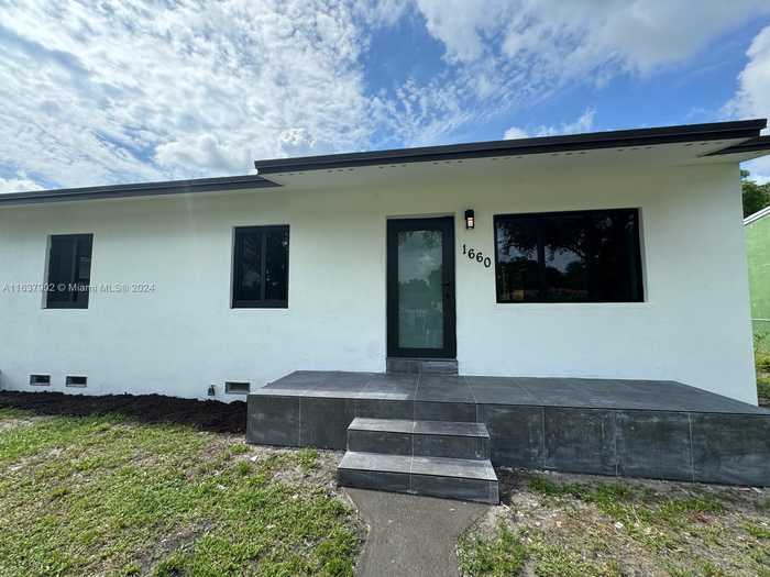 photo 1: 1660 NW 124th St, North Miami FL 33167